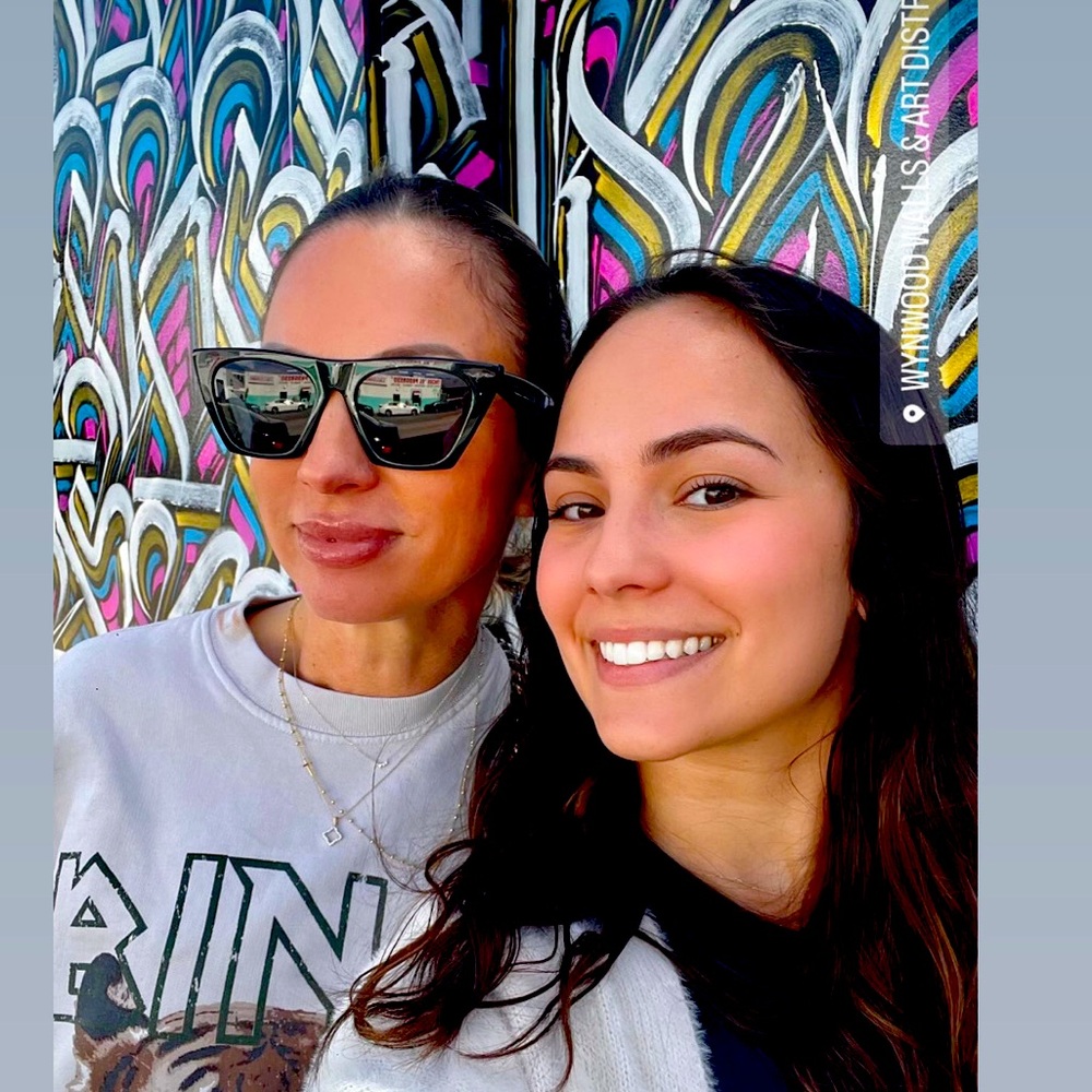 Meet your Posher, Jennifer & Gisele